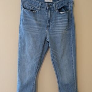 Levi Strauss Signature Mid-Rise Capri Jeans in Classic Blue Size 4